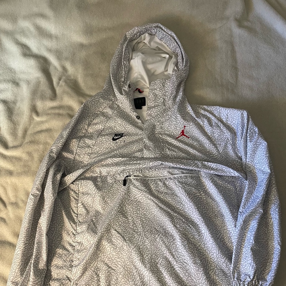 Nike air Jordan white windbreaker mens xl great condition